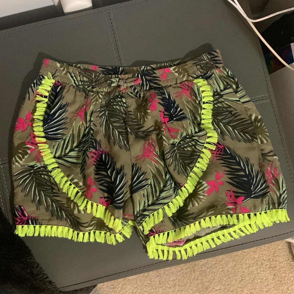 Super cute flowy shorts